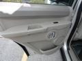 Light Graystone Pearl Coat - Commander Sport 4x4 Photo No. 8