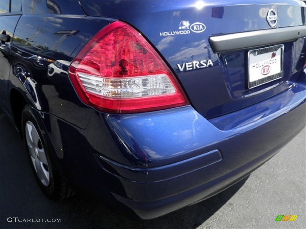 2011 Versa 1.6 Sedan - Blue Onyx Metallic / Charcoal photo #11