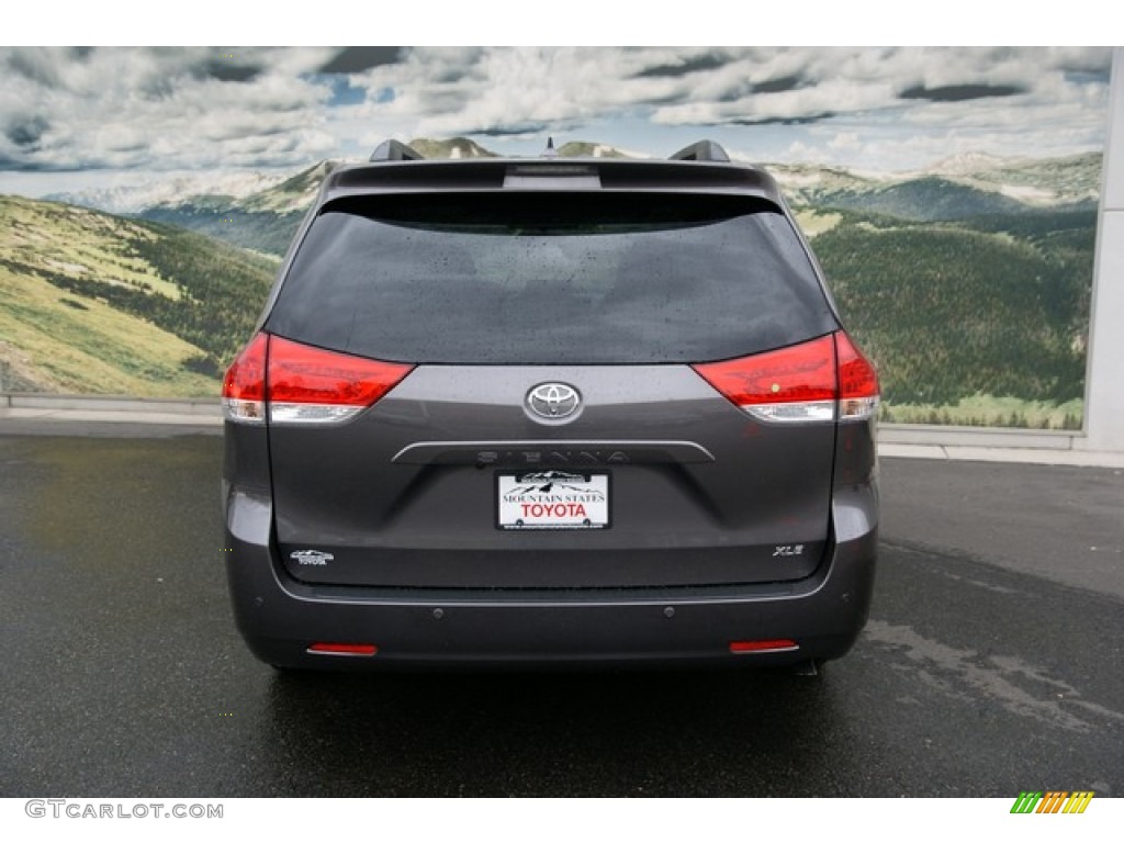 2013 Sienna XLE - Predawn Gray Mica / Light Gray photo #4