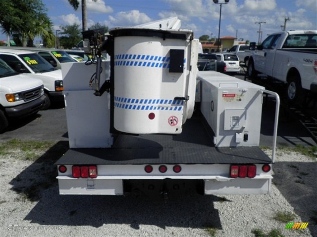 1999 C/K 3500 C3500 Regular Cab Bucket Truck - Summit White / Gray photo #10