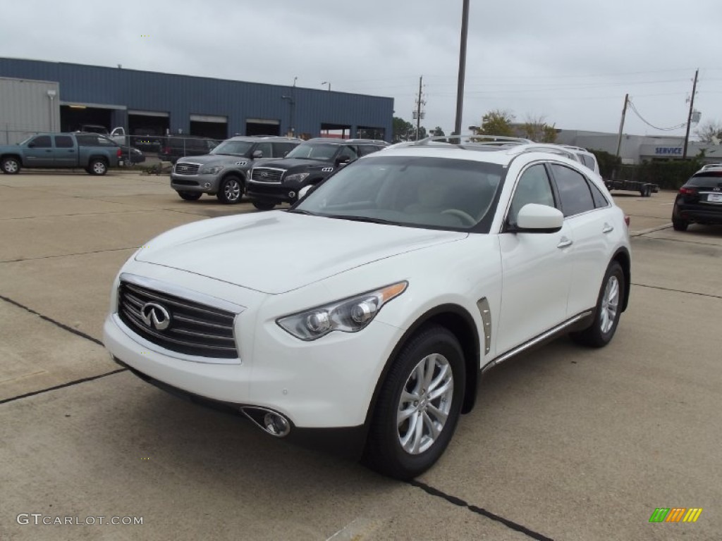 Moonlight White Infiniti FX