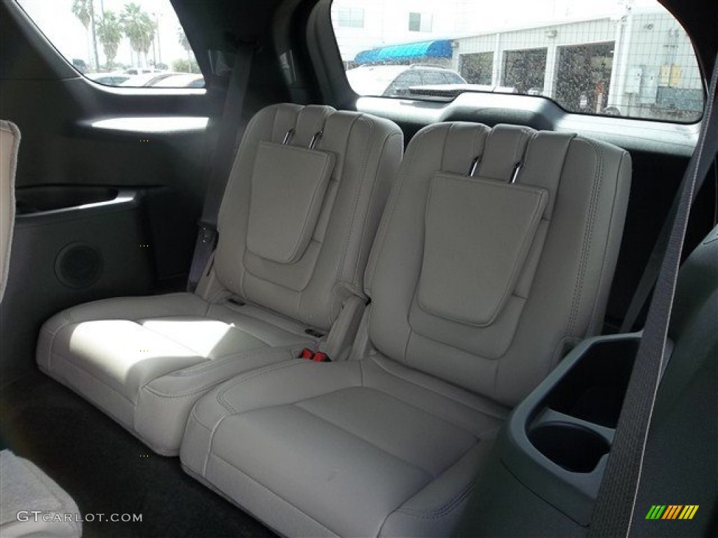 2013 Explorer XLT - Ruby Red Metallic / Medium Light Stone photo #32