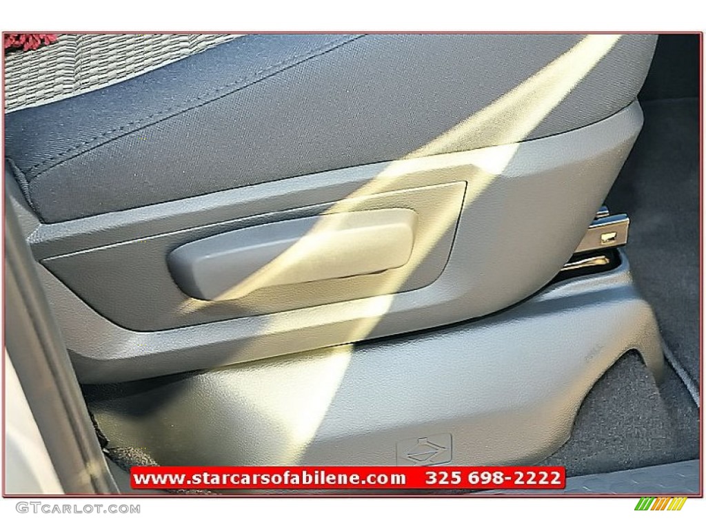 2012 Ram 1500 SLT Quad Cab 4x4 - Bright Silver Metallic / Light Pebble Beige/Bark Brown photo #25
