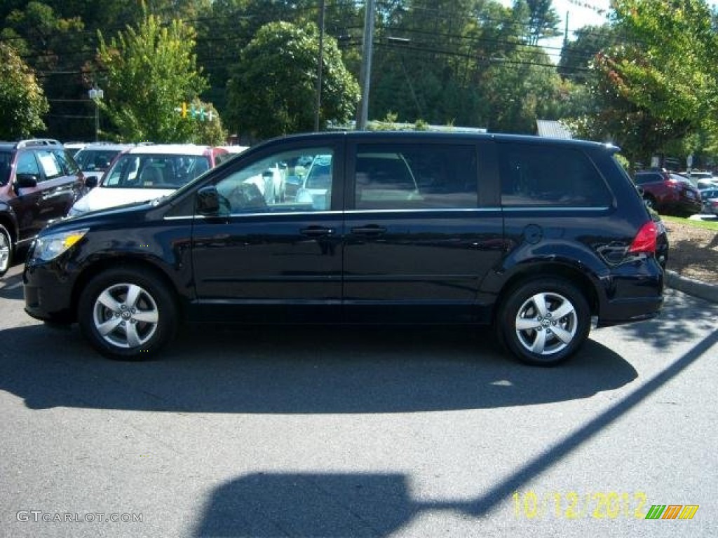 2010 Routan SE - Tanzanite Blue Metallic / Ceylon Beige photo #2