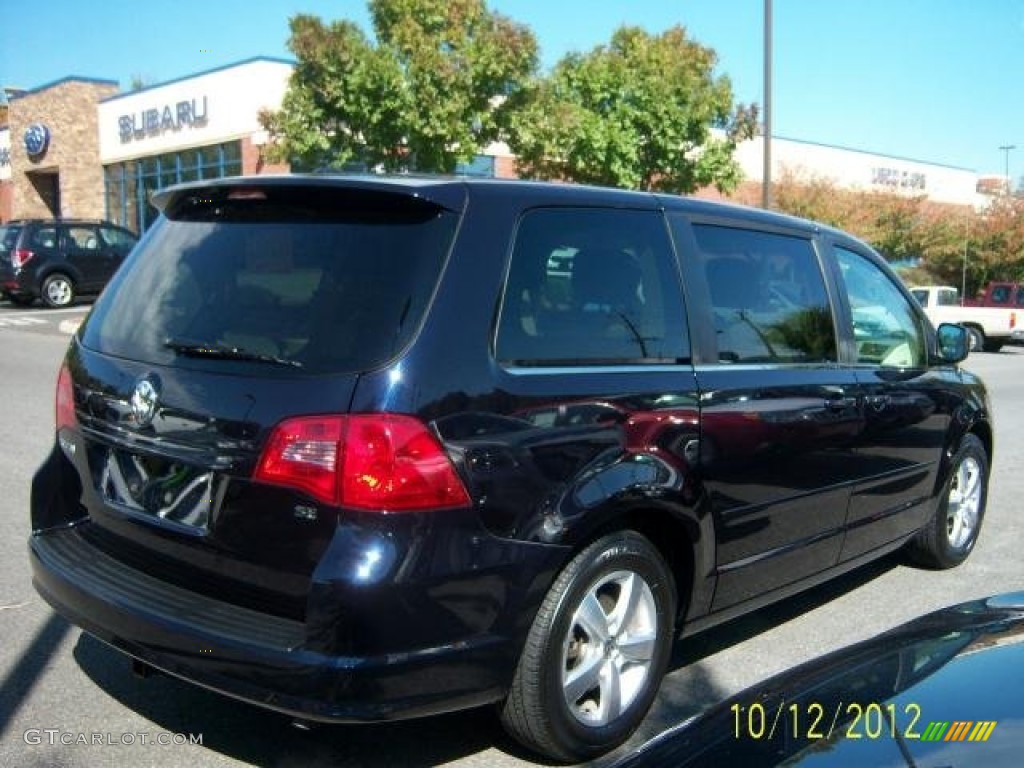 2010 Routan SE - Tanzanite Blue Metallic / Ceylon Beige photo #5