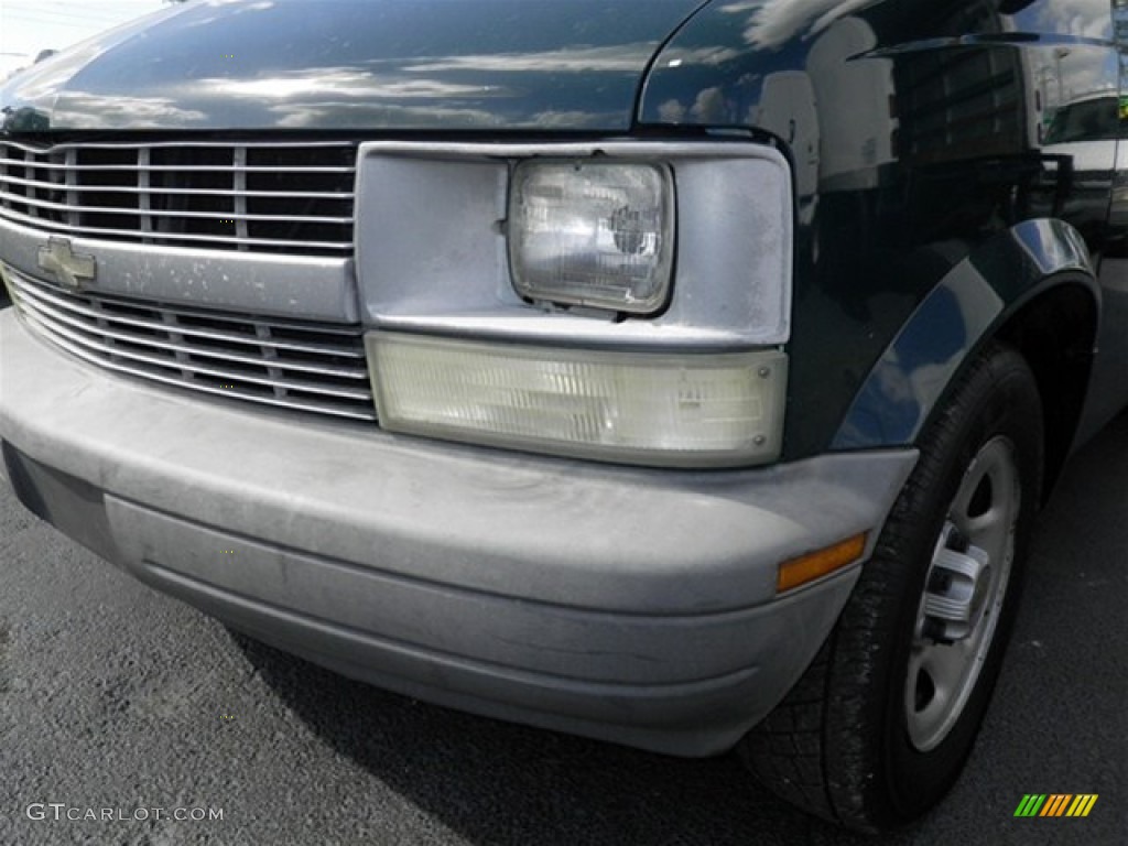 2004 Astro AWD Cargo Van - Dark Forest Green Metallic / Medium Gray photo #4