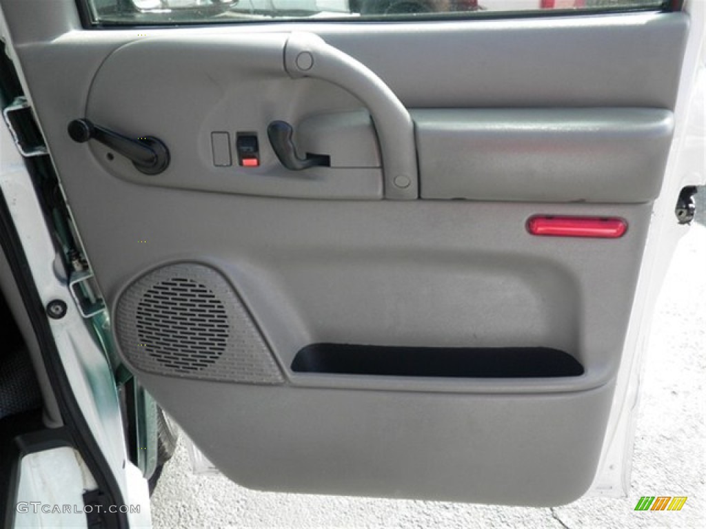 2004 Chevrolet Astro AWD Cargo Van Medium Gray Door Panel Photo #72203184