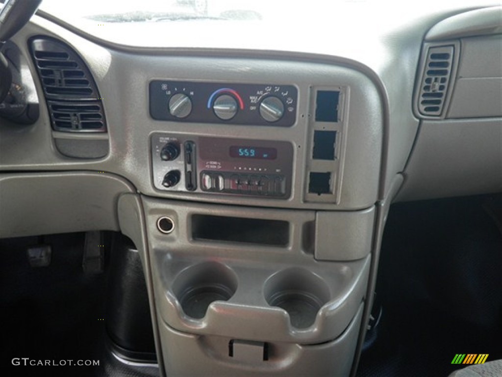 2004 Chevrolet Astro AWD Cargo Van Controls Photo #72203202