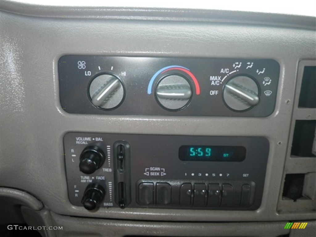 2004 Chevrolet Astro AWD Cargo Van Controls Photo #72203205