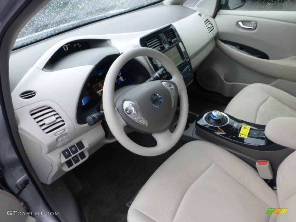 Light Gray Interior 2011 Nissan LEAF SL Photo #72205136