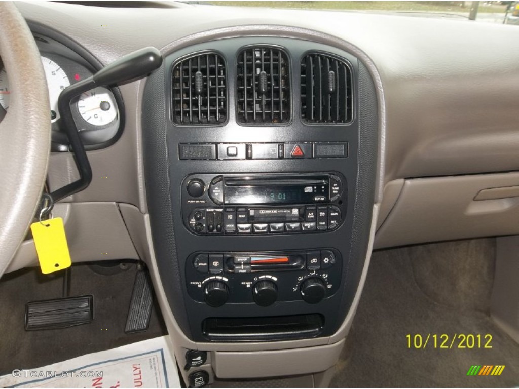 2002 Dodge Grand Caravan SE Controls Photos