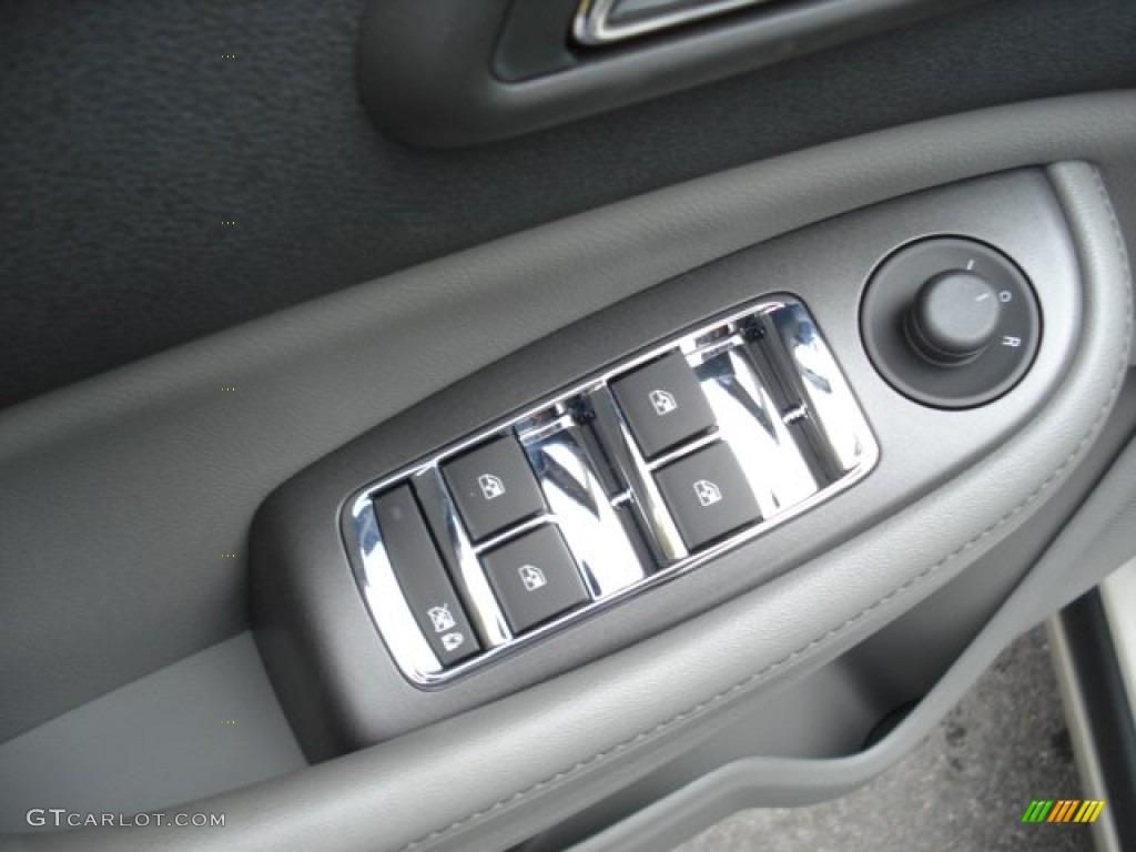 2013 Malibu LS - Champagne Silver Metallic / Jet Black/Titanium photo #15