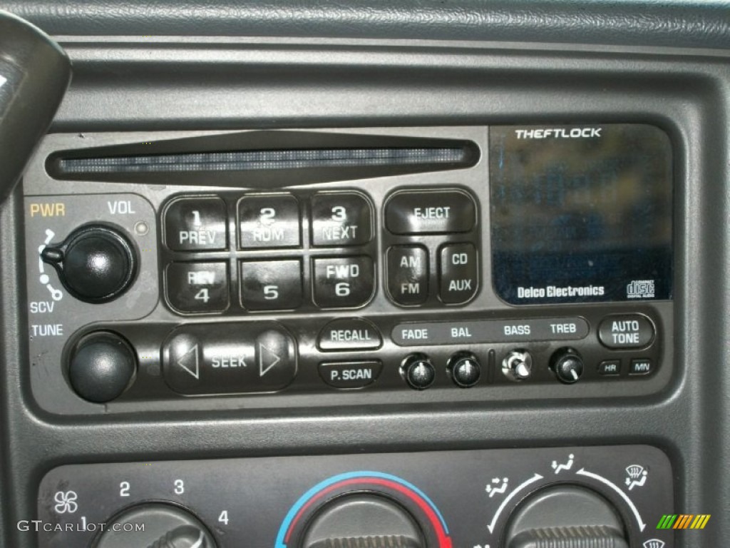 2000 Chevrolet Silverado 2500 LS Extended Cab 4x4 Audio System Photo #72209627