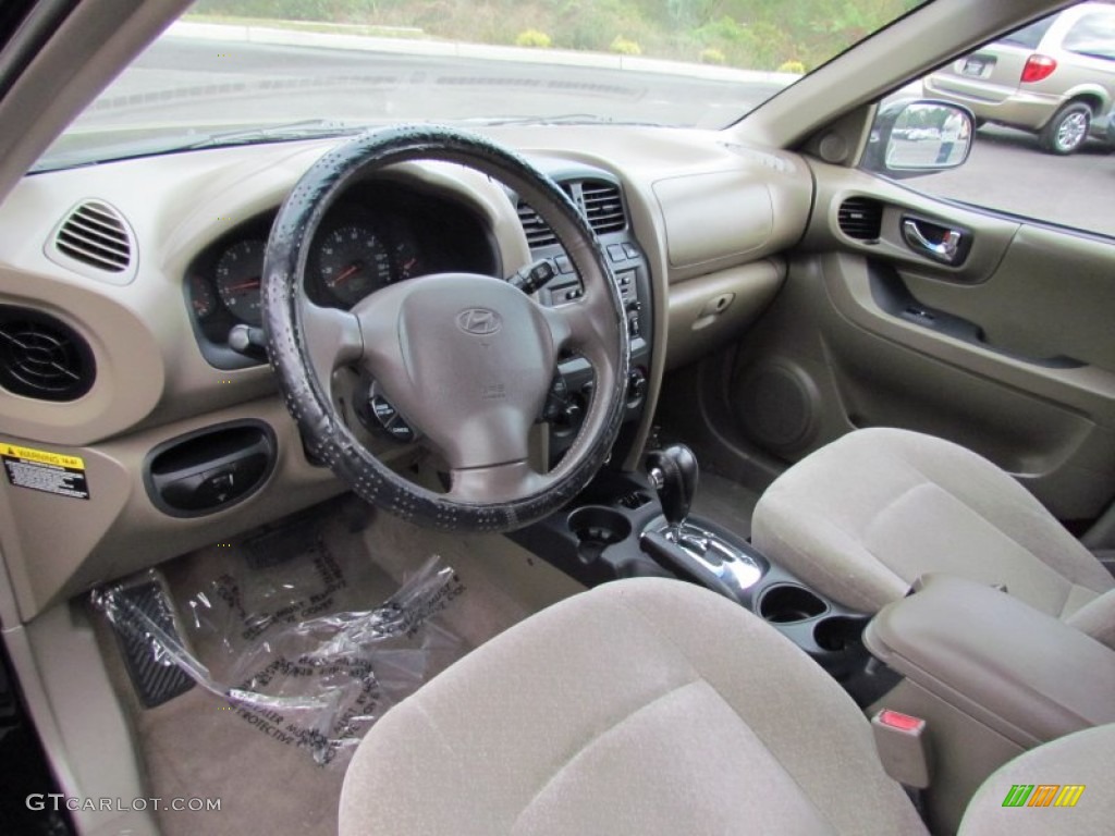Beige Interior 2004 Hyundai Santa Fe GLS 4WD Photo #72211959