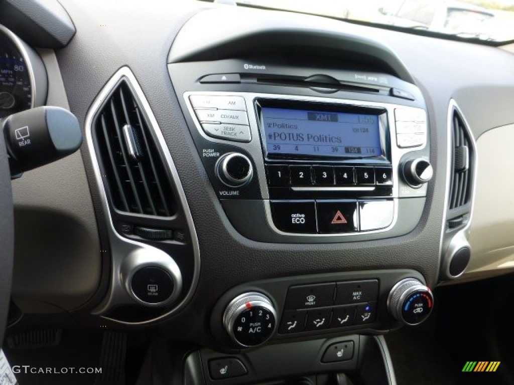 2013 Hyundai Tucson GLS AWD Controls Photo #72212174