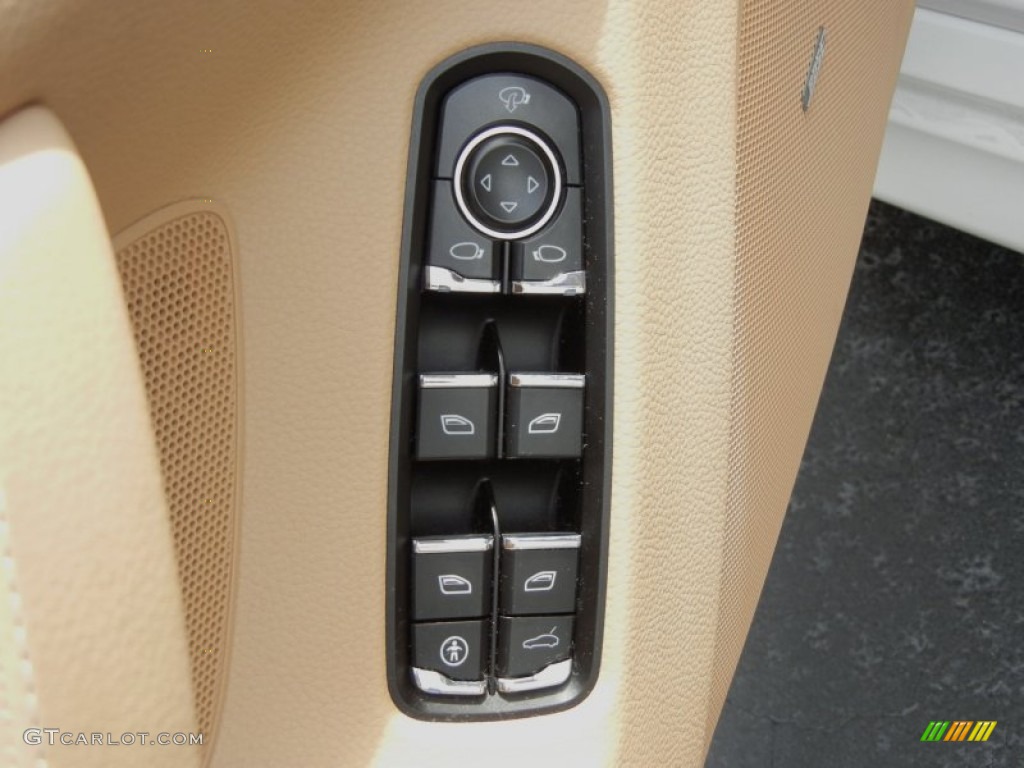 2011 Porsche Panamera V6 Controls Photo #72212633