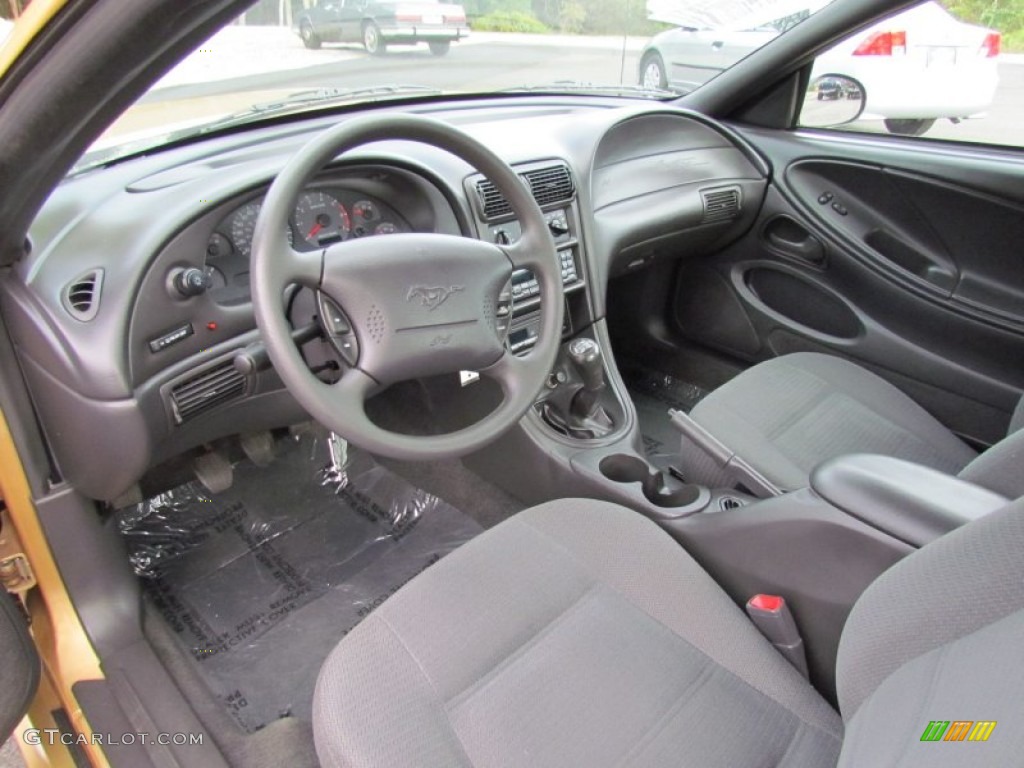 Medium Graphite Interior 2000 Ford Mustang V6 Coupe Photo #72213999