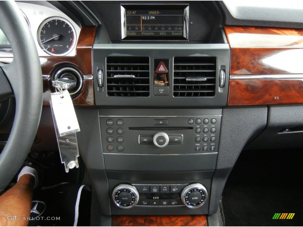 2010 Mercedes-Benz GLK 350 4Matic Controls Photo #72214412