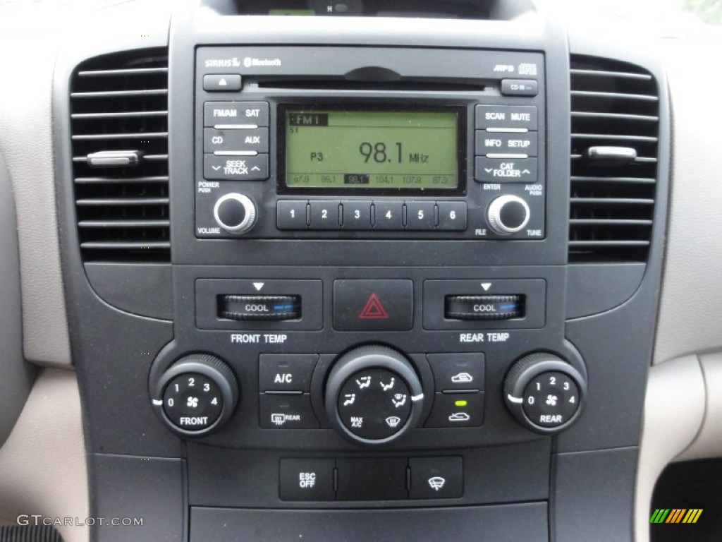 2012 Kia Sedona LX Controls Photo #72217925