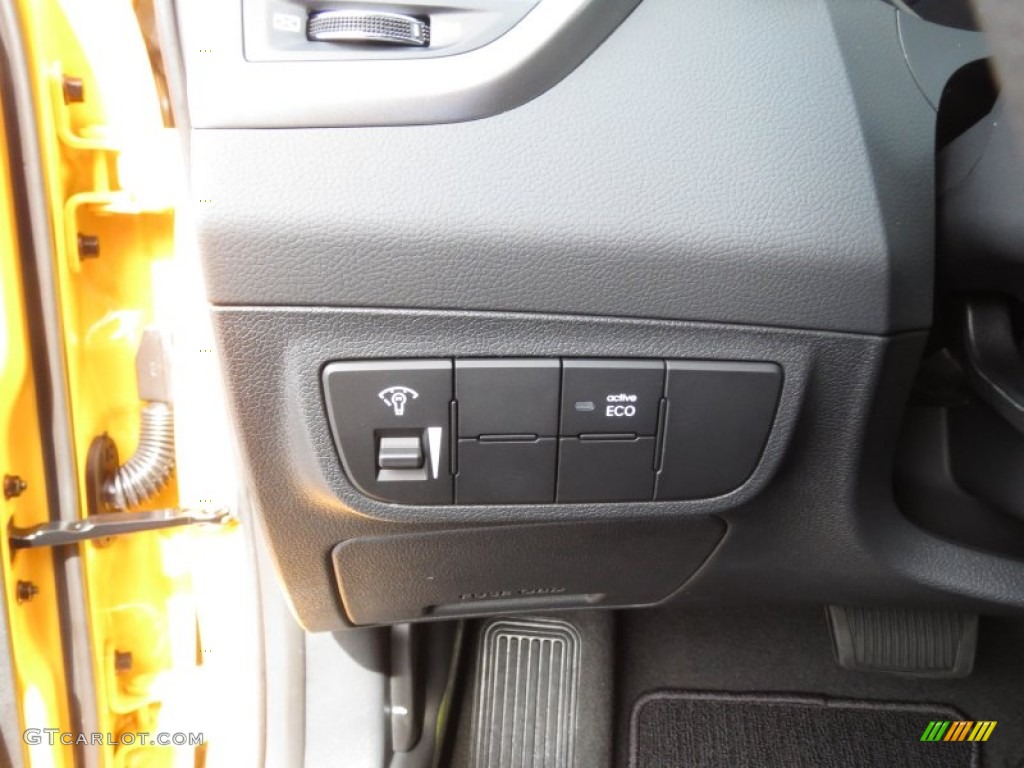 2013 Hyundai Veloster Standard Veloster Model Controls Photo #72219296
