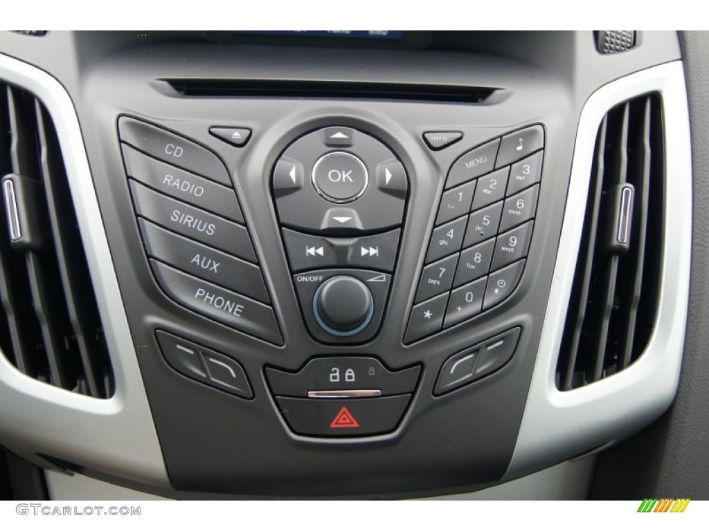 2013 Ford Focus SE Sedan Controls Photo #72222725