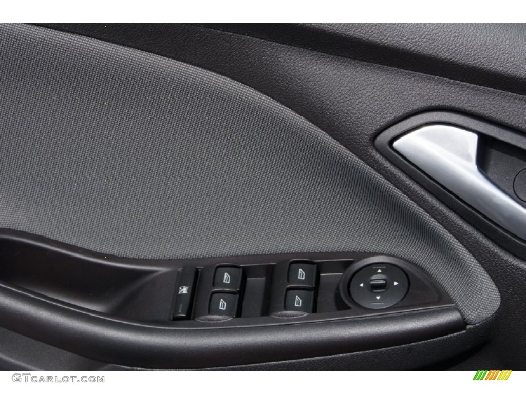 2013 Focus SE Sedan - Sterling Gray / Charcoal Black photo #9