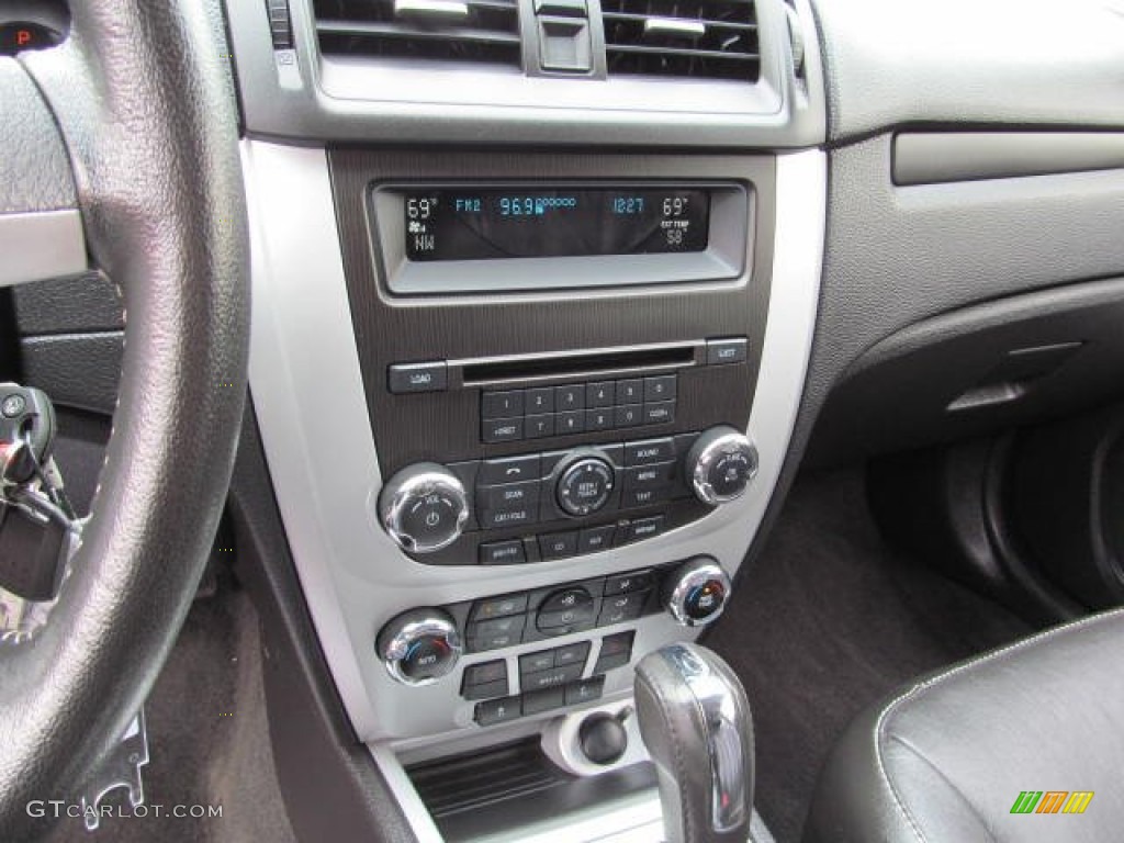 2010 Mercury Milan V6 Premier AWD Controls Photos