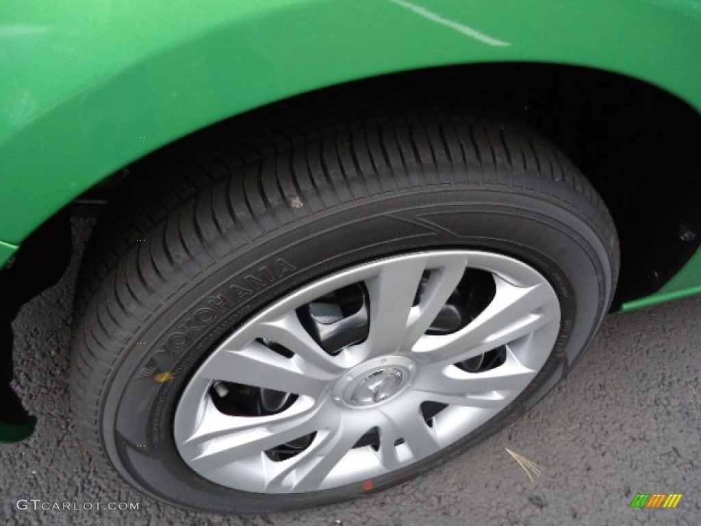 2013 MAZDA2 Sport - Spirted Green Metallic / Black photo #10