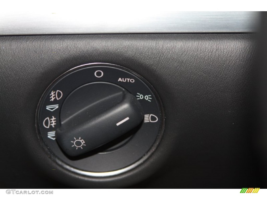 2007 Audi S8 5.2 quattro Controls Photo #72232514