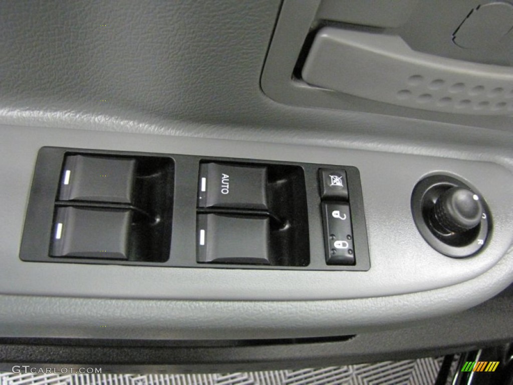 2011 Dodge Dakota Big Horn Crew Cab 4x4 Controls Photo #72233103