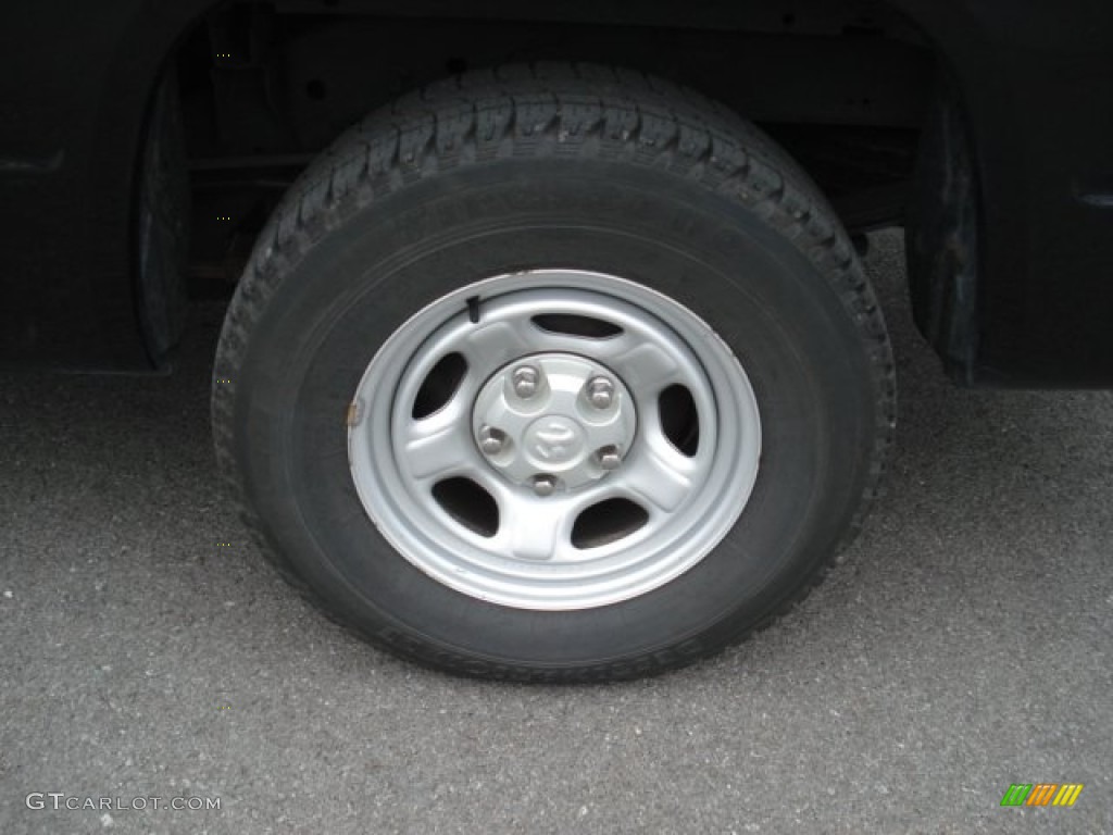 2005 Dodge Dakota ST Club Cab 4x4 Wheel Photos