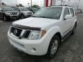 2009 White Frost Nissan Pathfinder LE 4x4  photo #11
