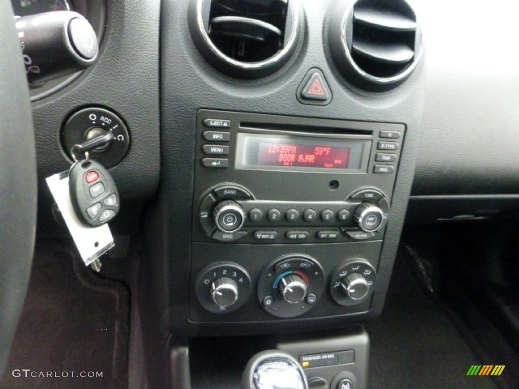 2008 Pontiac G6 V6 Sedan Controls Photo #72240164