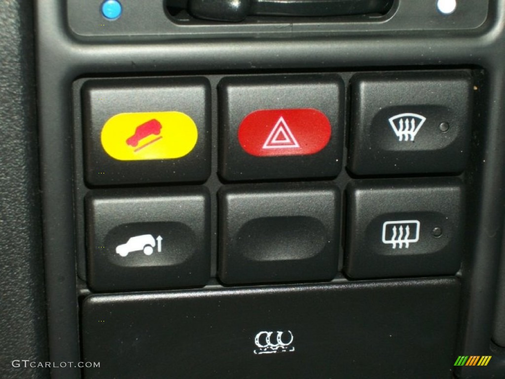 2003 Land Rover Discovery SE7 Controls Photo #72240498
