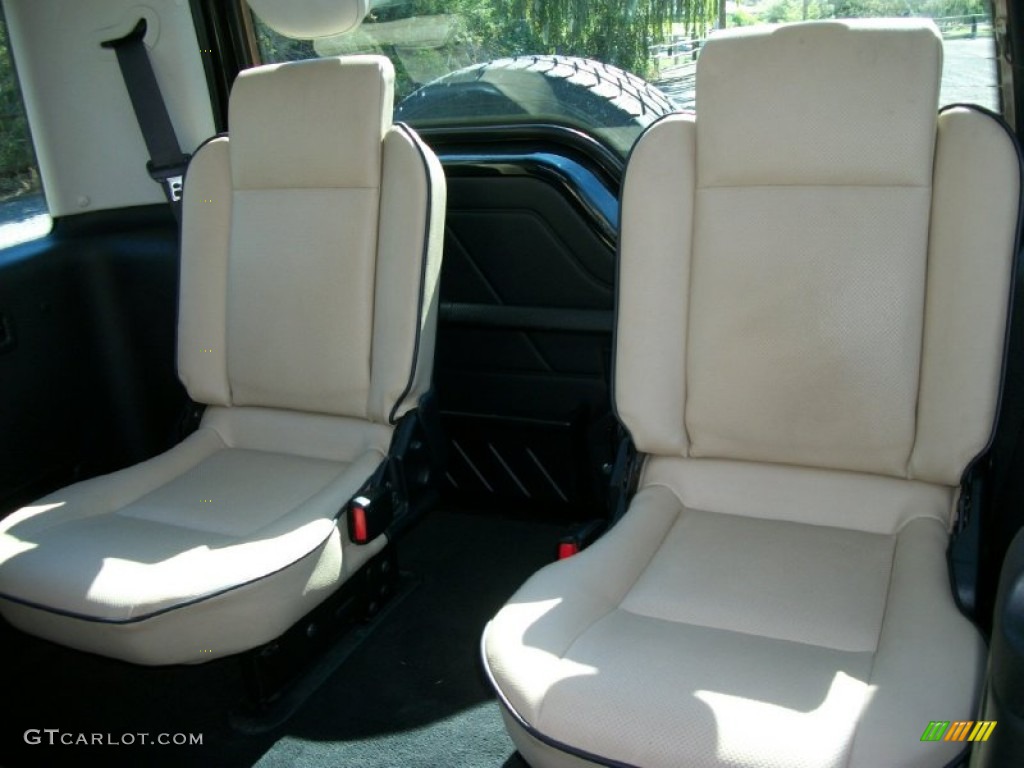 2003 Land Rover Discovery SE7 Rear Seat Photos