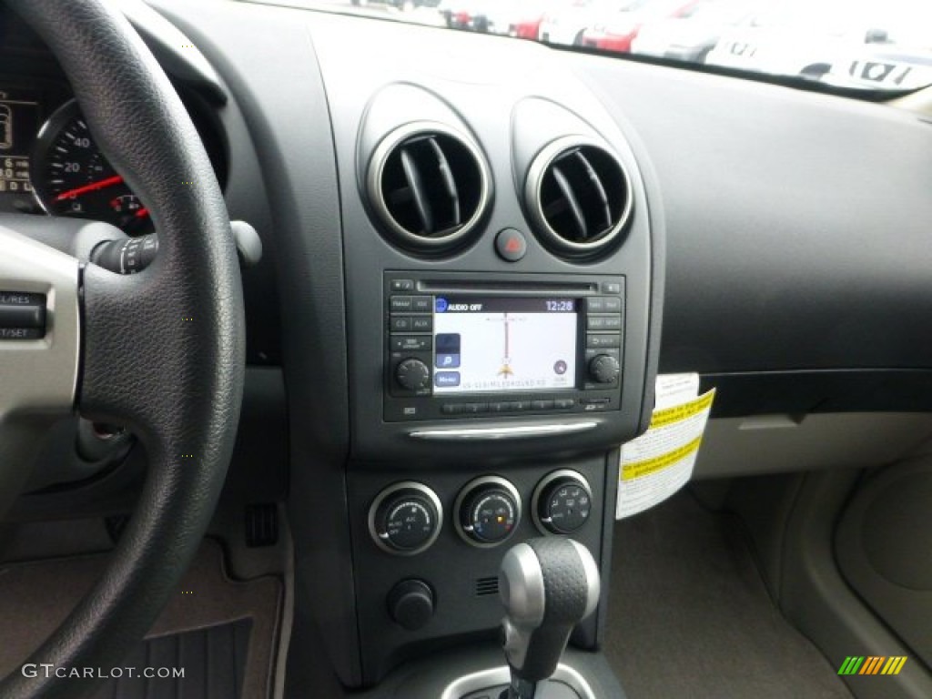 2013 Nissan Rogue SV AWD Controls Photo #72240752