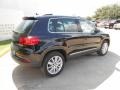 Deep Black Metallic - Tiguan SE Photo No. 7