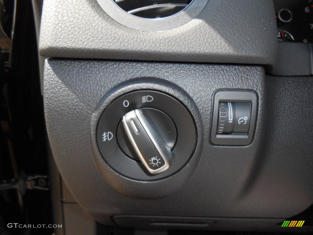 2013 Volkswagen Tiguan SE Controls Photo #72242945