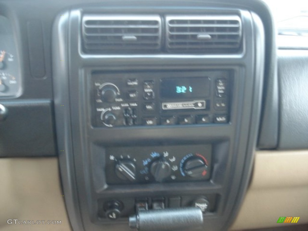 1999 Cherokee Classic 4x4 - Desert Sand Pearl / Camel photo #11