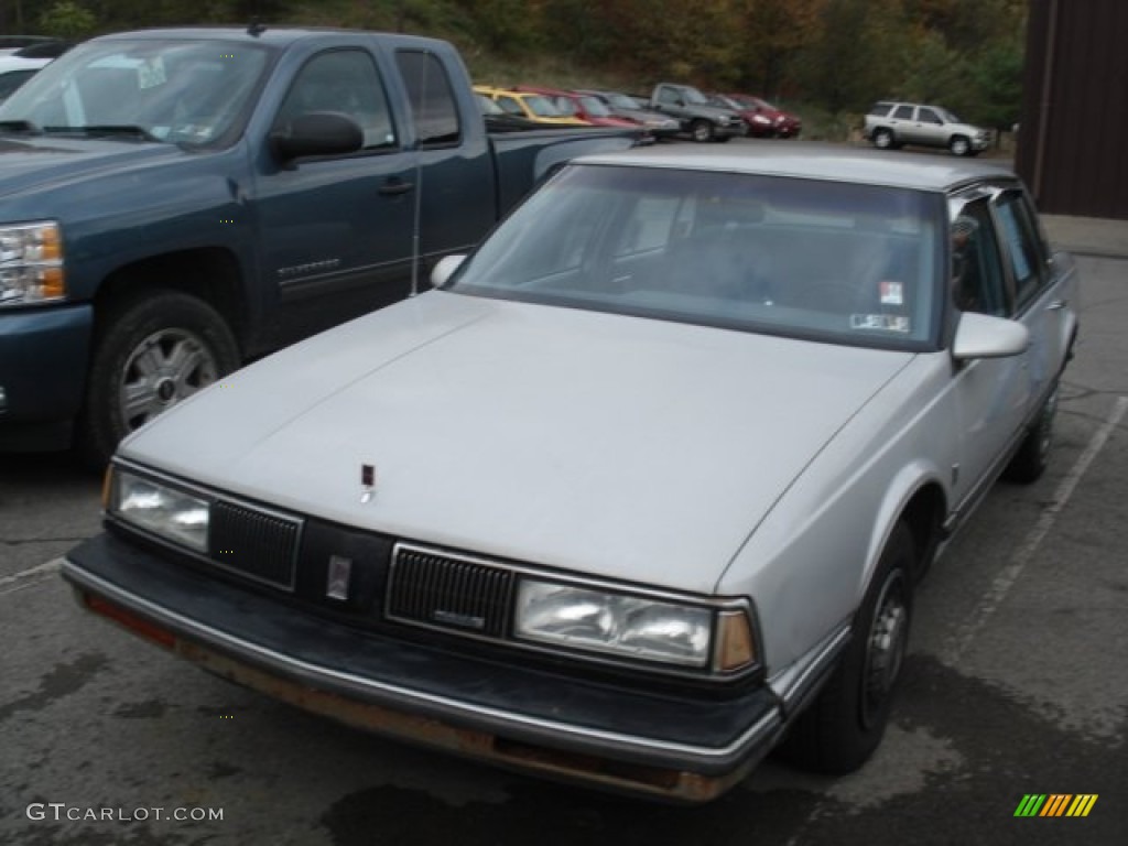 1988 Delta 88 Royale - Silver Metallic / Blue photo #1