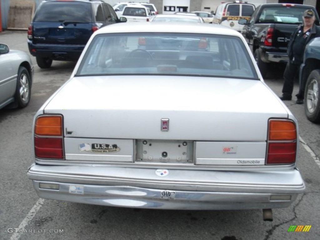 1988 Delta 88 Royale - Silver Metallic / Blue photo #5