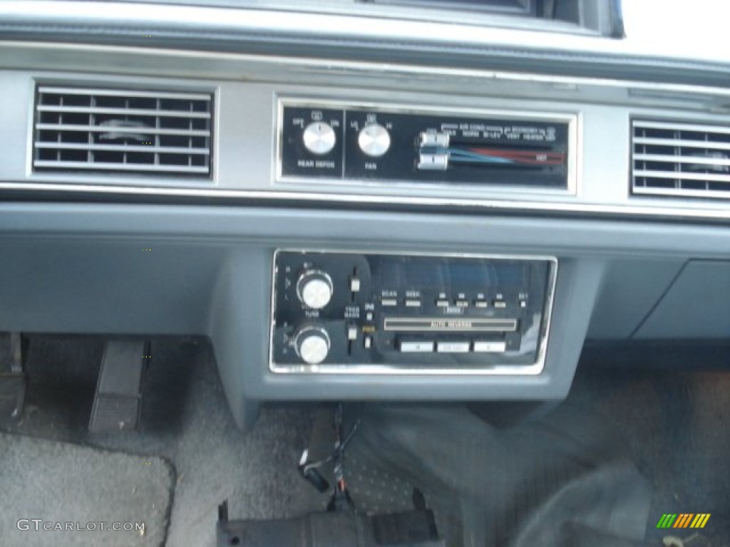1988 Delta 88 Royale - Silver Metallic / Blue photo #12