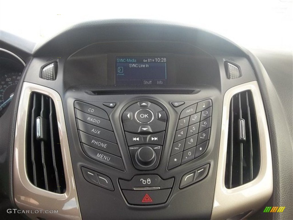 2012 Ford Focus SEL 5-Door Controls Photo #72247252