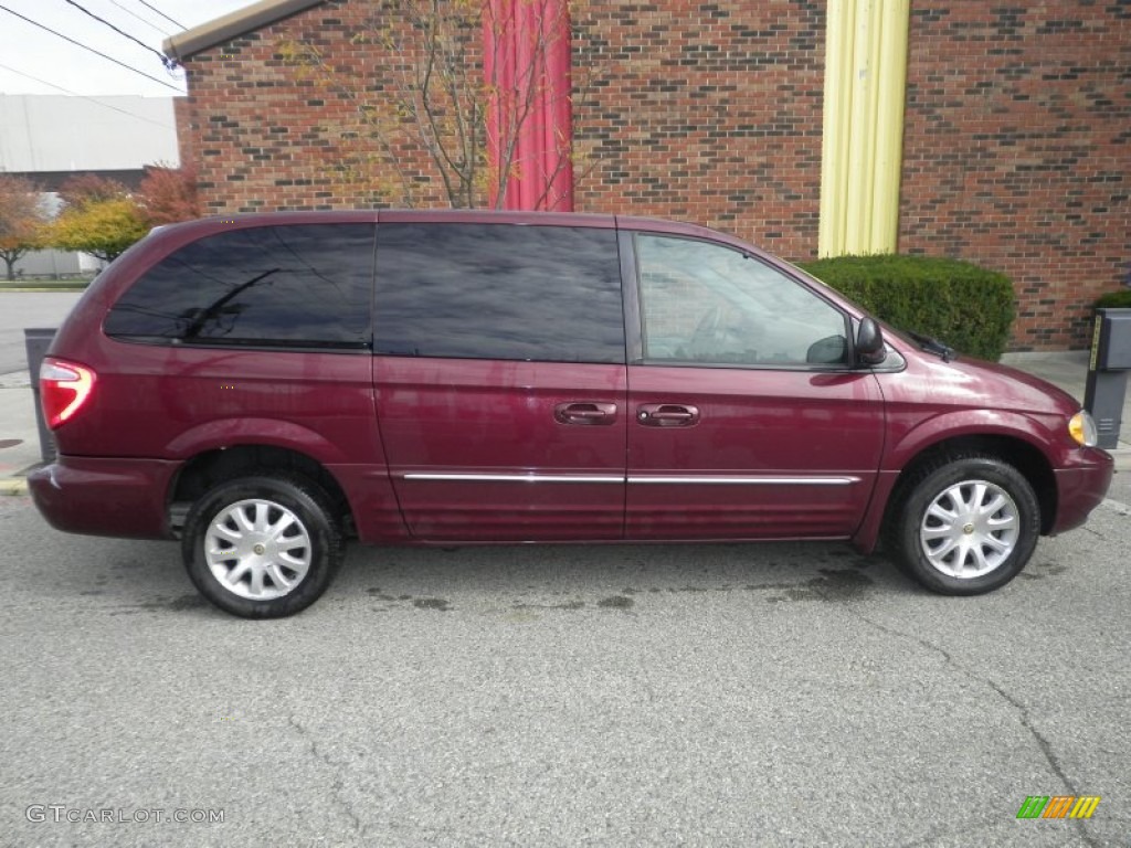 Dark Garnet Red Pearlcoat 2002 Chrysler Town & Country LXi Exterior Photo #72249118