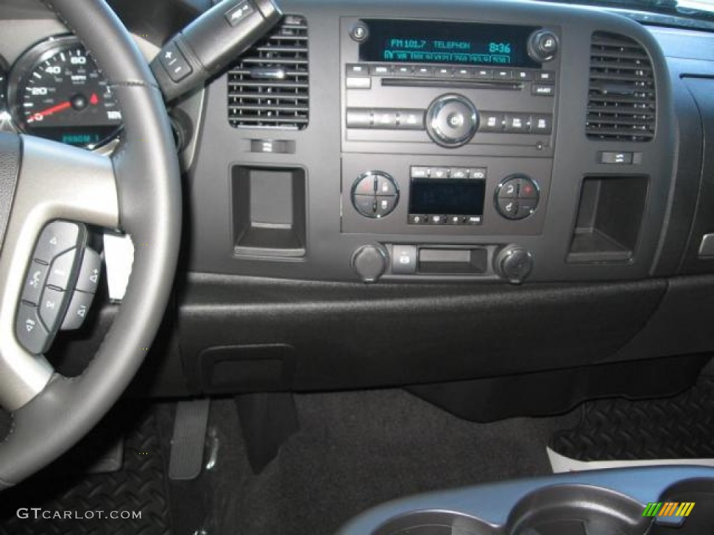 2013 Chevrolet Silverado 3500HD LT Crew Cab 4x4 Dually Controls Photo #72250528