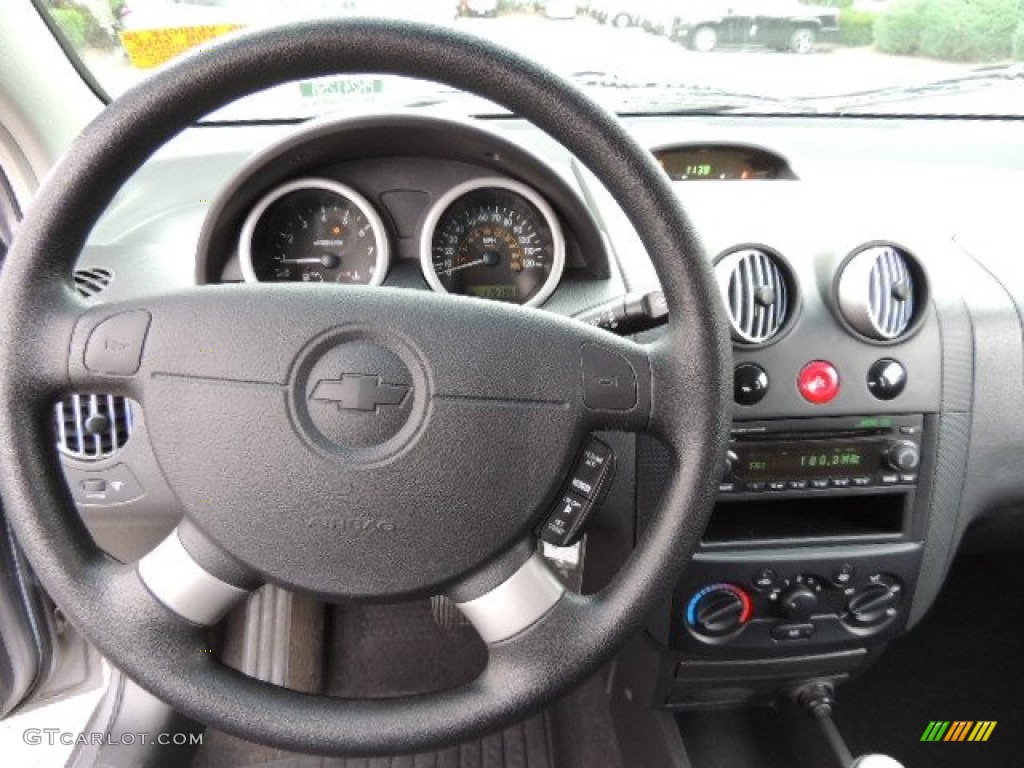 2006 Chevrolet Aveo LT Sedan Charcoal Steering Wheel Photo #72250557