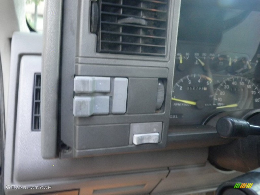 1994 Chevrolet C/K C1500 Extended Cab Controls Photo #72250779