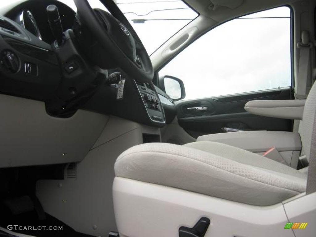 2013 Grand Caravan SXT - Redline 2 Coat Pearl / Black/Light Graystone photo #5