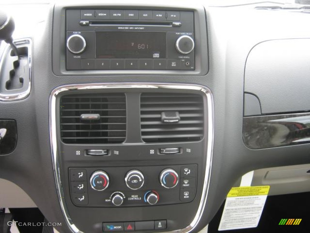 2013 Grand Caravan SXT - Redline 2 Coat Pearl / Black/Light Graystone photo #6