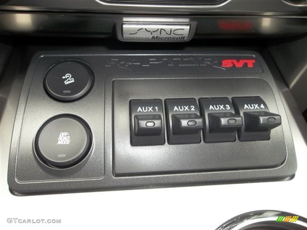 2013 Ford F150 SVT Raptor SuperCrew 4x4 Controls Photo #72253939